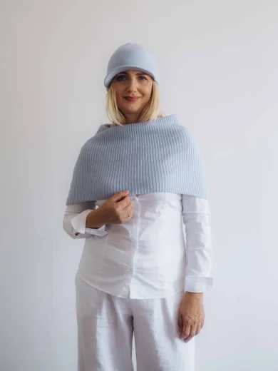 Dámske oblečenie dvojset INGEBORG bledomodrý – čiapka a nákrčník TATTJA.