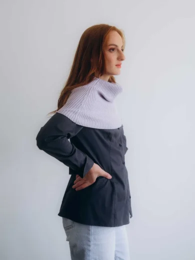 Dámske oblečenie nákrčník TANJA bledofialový orgovánový – bočný pohľad na pletený doplnok TATTJA.
