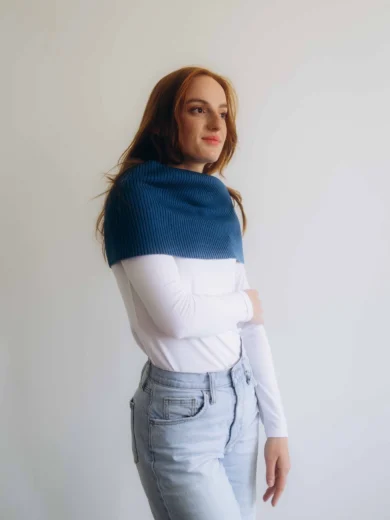 Dámske oblečenie nákrčník TANJA tmavotyrkysový – bočný pohľad na elegantný doplnok.